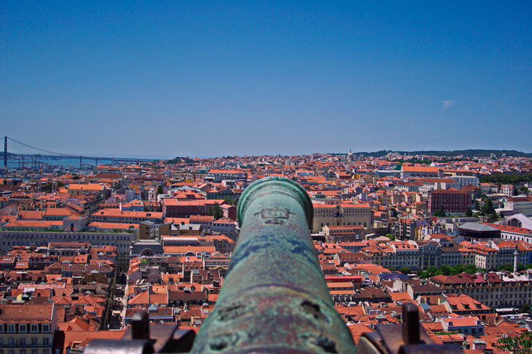 Lisbon's historic old town in a tuk-tuk in German Lissabon Historische Altstadt im Tuktuk auf Deutsch