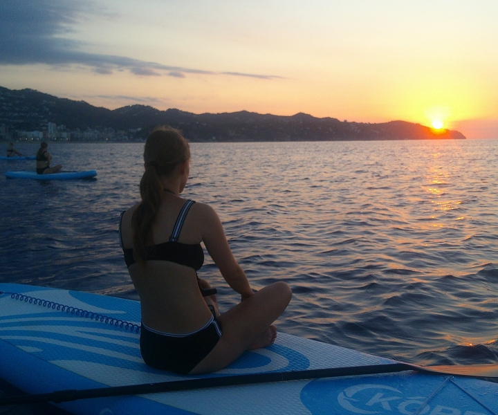 Da Lloret de Mar: tour in kayak all'alba sulla spiaggia di Fenals