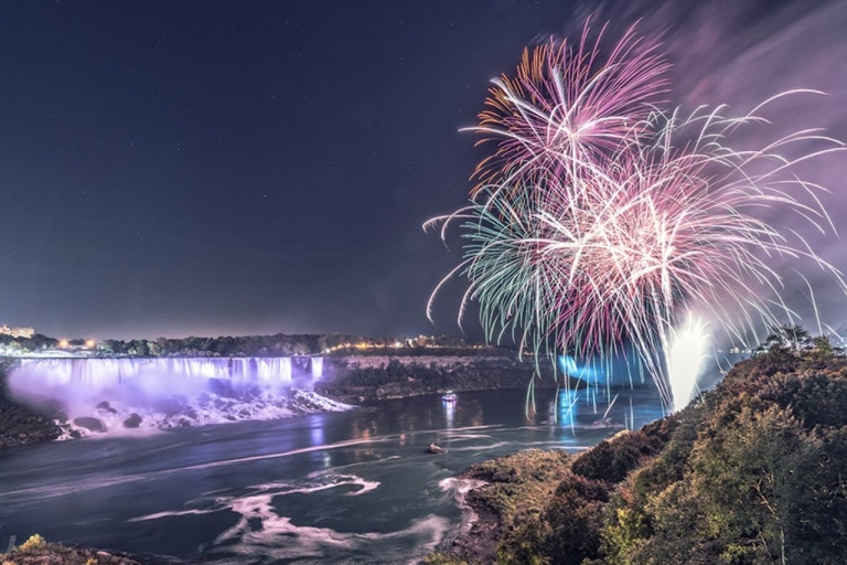 Niagara Falls, Canada: Avond Vuurwerk CruiseNiagara Falls, Canada: Vuurwerknachtcruise