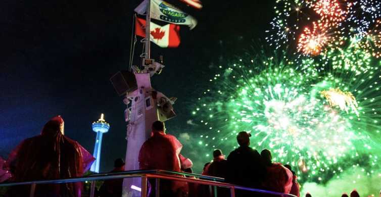 Cascate del Niagara, Canada: Crociera serale con fuochi d'artificio