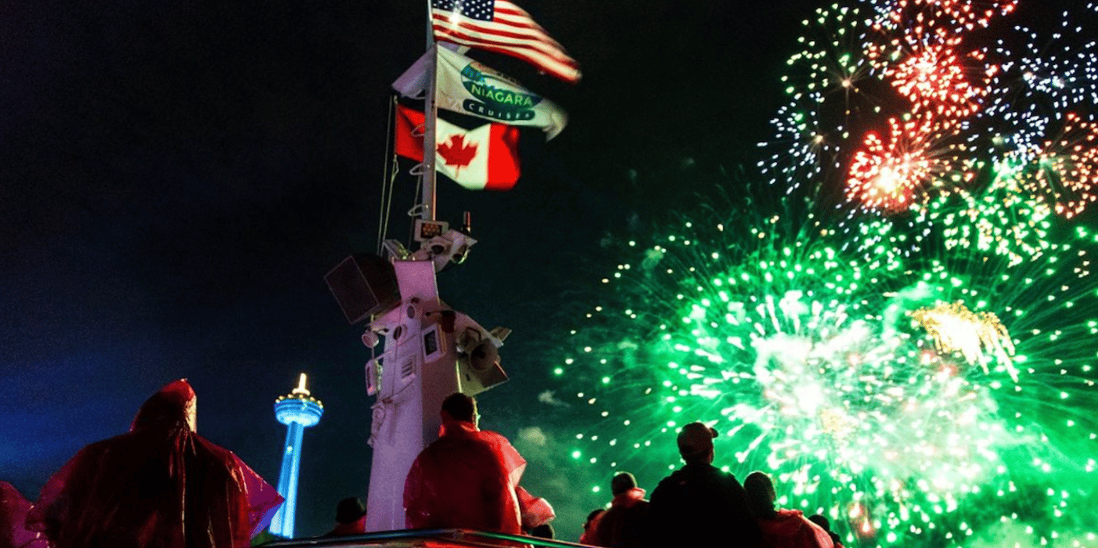 Niagara Falls, Canada: Evening Fireworks Cruise
