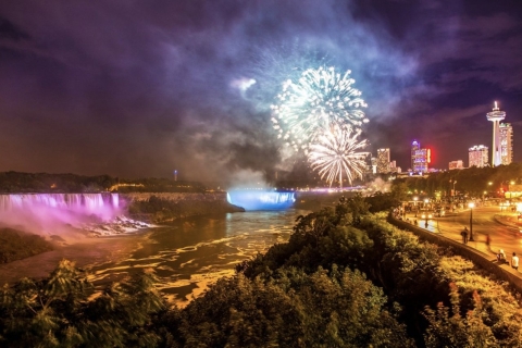 Cataratas del Niágara, Canadá: Crucero nocturno con fuegos artificialesCataratas del Niágara: crucero nocturno, fuegos artificiales