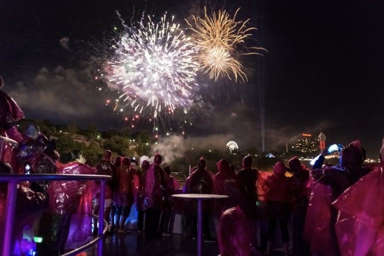 Chutes du Niagara, Canada : Croisière feux d'artifice en soiréeChutes du Niagara : croisière nocturne avec feu d'artifice