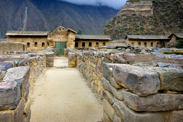 Sacred Valley + Machu Picchu With trains 2D/1N