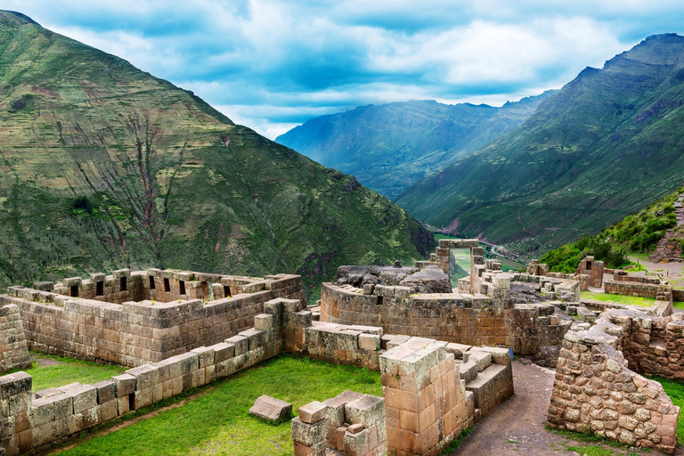 Sacred Valley + Machu Picchu With trains 2D/1N