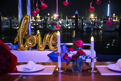 Romantic Dinner on Private Yacht Romantic Dinner on Private Yacht - 2 hours