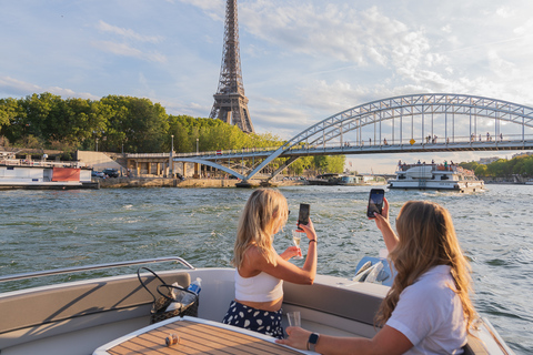 Paris: Private Seine River Cruise Paris: Private Seine River Cruise with Guide