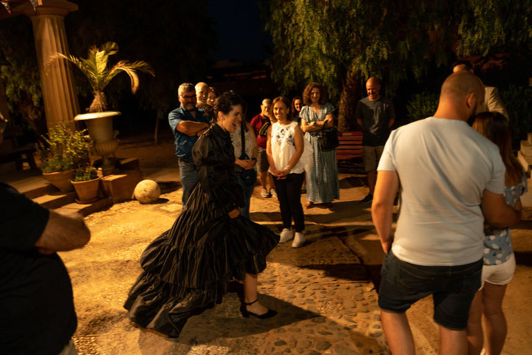 Visita teatrale notturna al Cimitero Inglese di MalagaCimitero inglese: Visita notturna al teatro