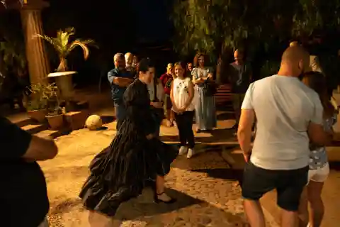 Visita teatral noturna ao cemitério inglês