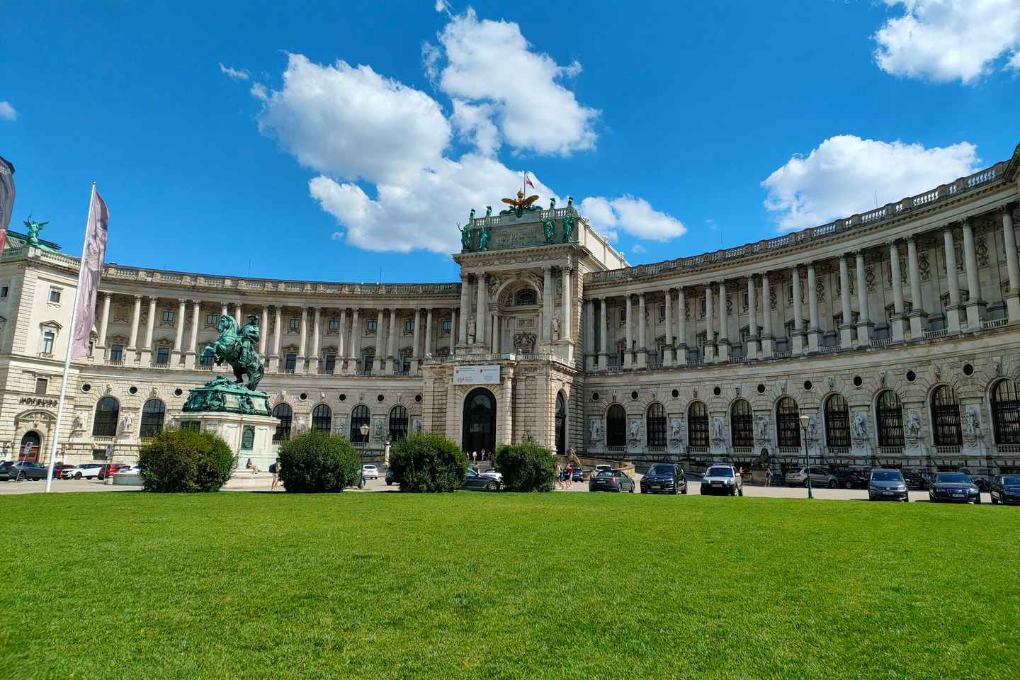 ウィーン：シェーンブルン宮殿と市内観光ツアー