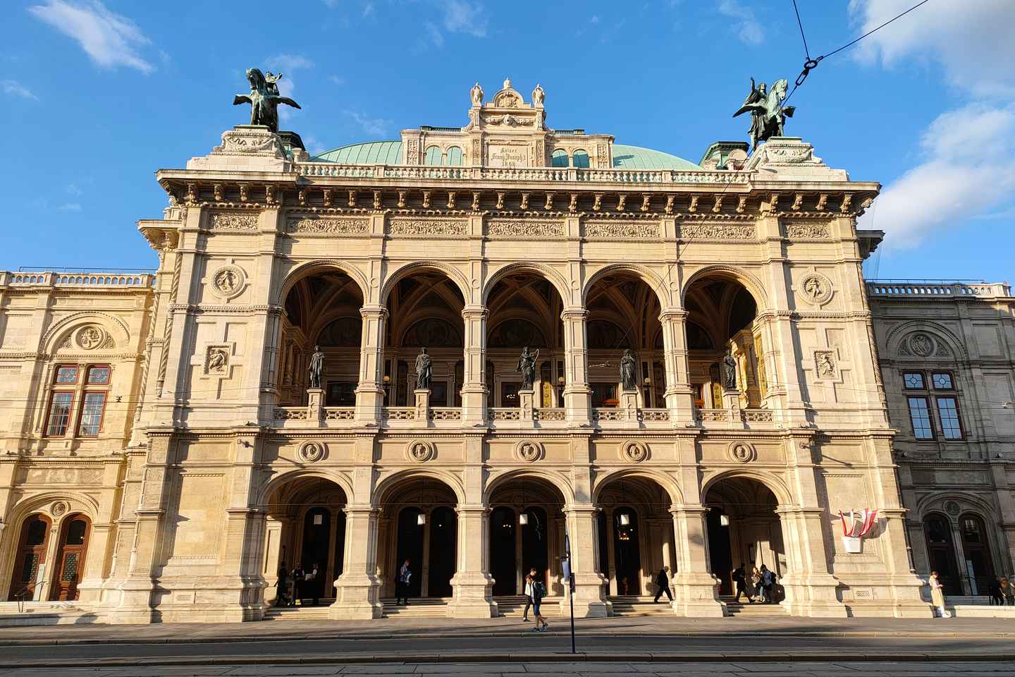 ウィーン：シェーンブルン宮殿と市内観光ツアー