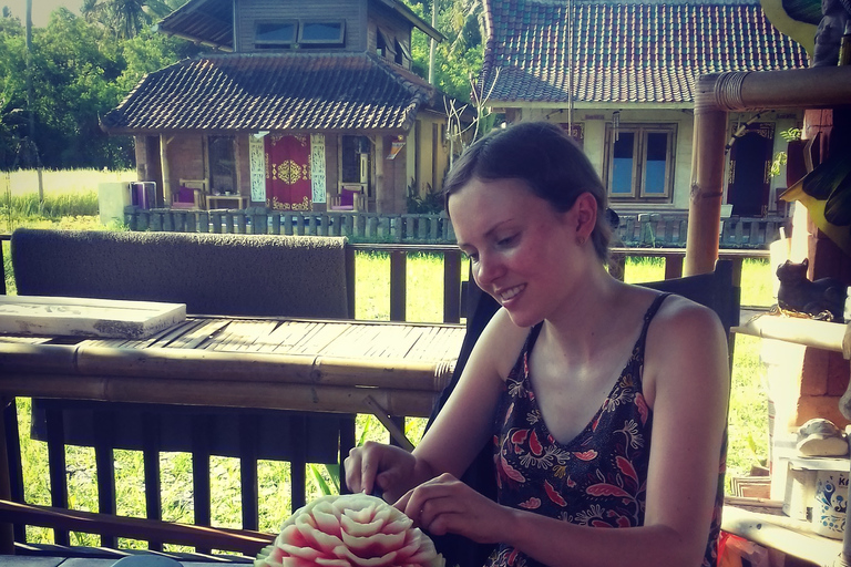 Ubud: Three- hour Balinese Decorative Fruit Carving ClassUbud: Balinese Decorative Fruit Carving Class