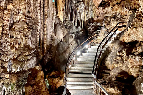 Torremolinos/Benalmadena: Grotten van Nerja Tour met FrigilianaTorremolinos/Benalmadena: rondleiding door de grotten van Nerja met Frigiliana