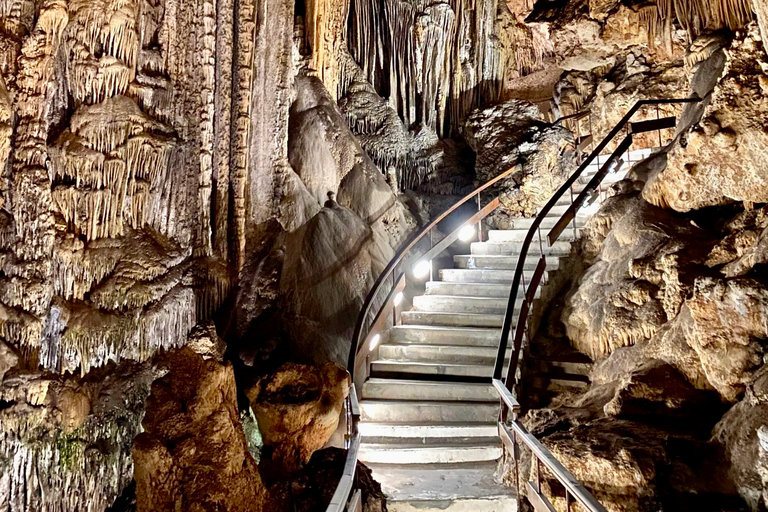 Torremolinos/Benalmadena: Grotten van Nerja Tour met FrigilianaTorremolinos/Benalmadena: rondleiding door de grotten van Nerja met Frigiliana