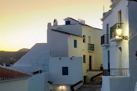 Torremolinos/Benalmadena: Grotten van Nerja Tour met FrigilianaTorremolinos/Benalmadena: rondleiding door de grotten van Nerja met Frigiliana