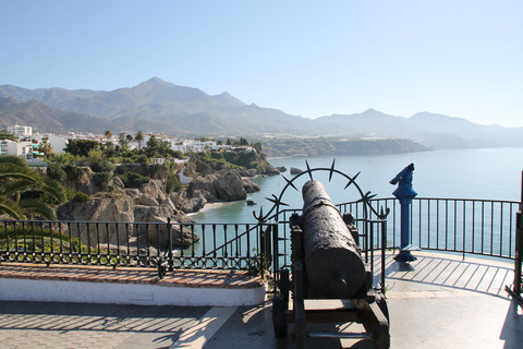 Torremolinos/Benalmadena: Grotten van Nerja Tour met FrigilianaTorremolinos/Benalmadena: rondleiding door de grotten van Nerja met Frigiliana