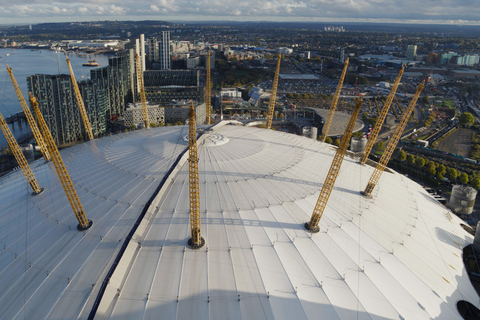 London - en upplevelse Klättringsupplevelse på taket till O2 ArenaKlättring i solnedgången