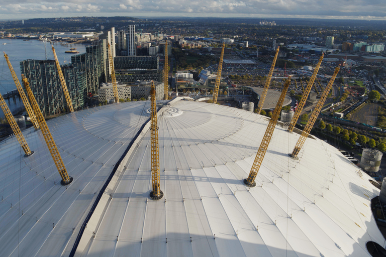 London - en upplevelse Klättringsupplevelse på taket till O2 ArenaSkymningsklättring