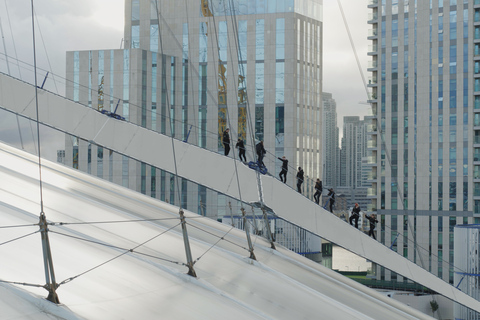 Londres: Experiencia de escalada en el tejado del O2 ArenaSubida al atardecer