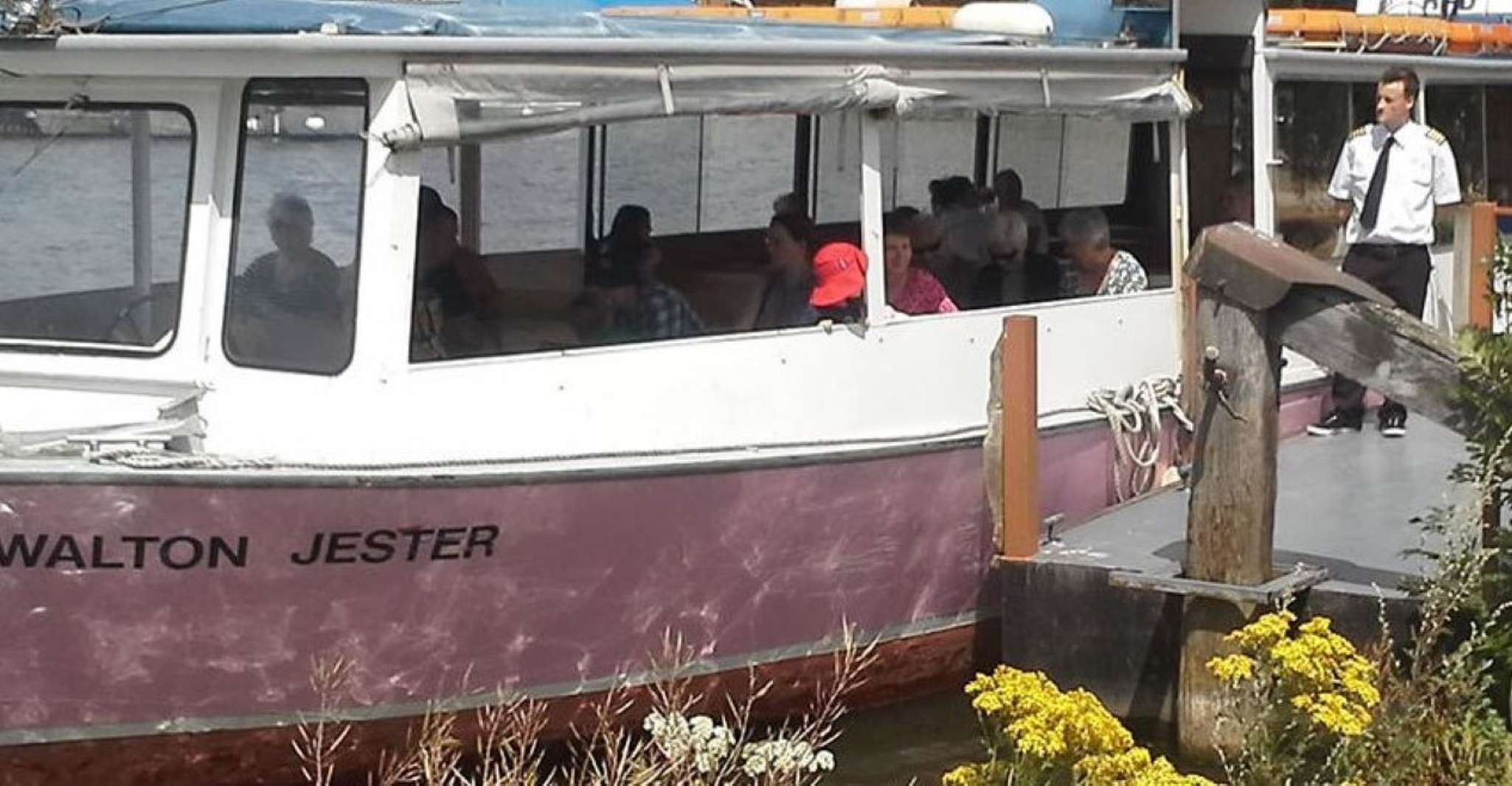 Cruzeiro pelo rio Shepperton no rio Tamisa - Hizvo