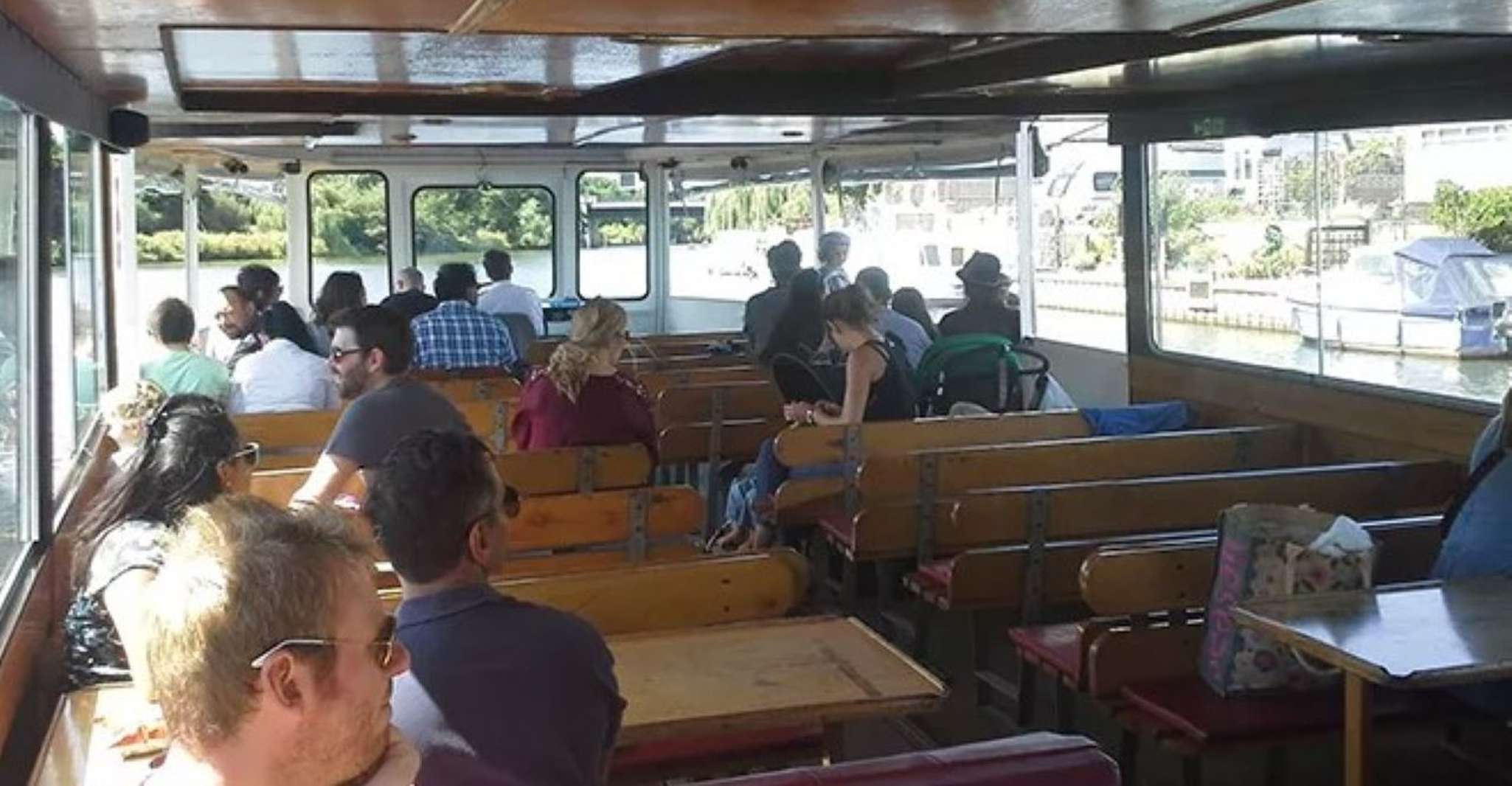 Cruzeiro pelo rio Shepperton no rio Tamisa - Hizvo