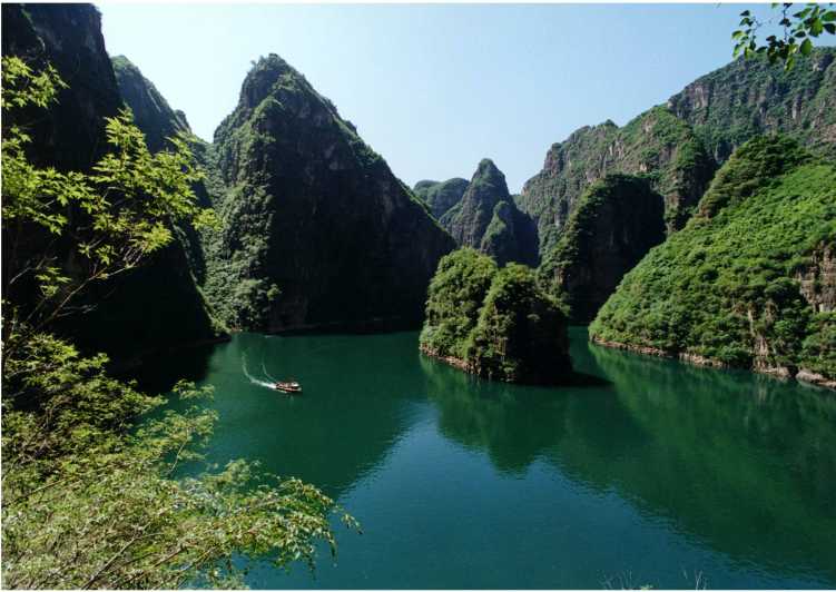 Beijing: Longqing Gorge Private Tour with Cruise & Hiking