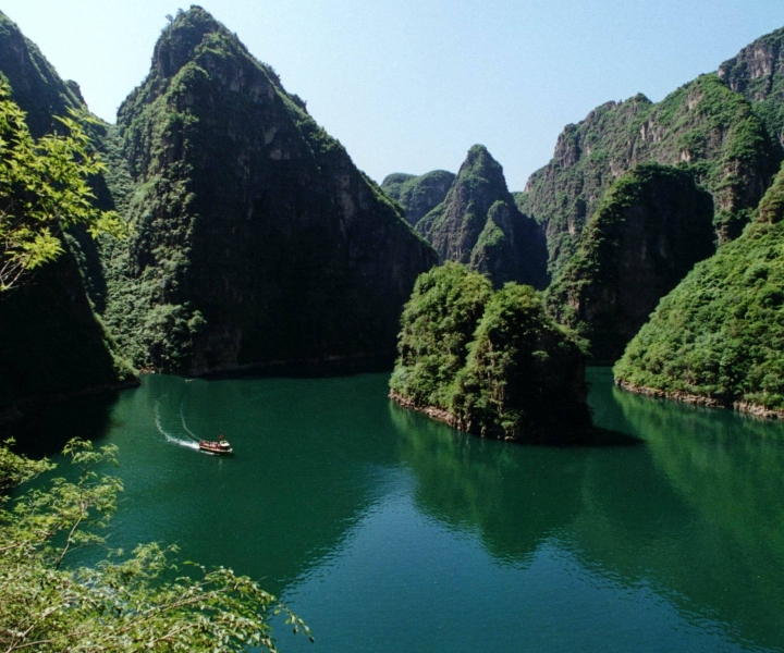 Beijing: Longqing Gorge Private Tour with Cruise & Hiking