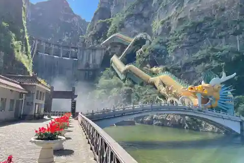 Beijing: Longqing Gorge w/Great Wall or Guyaju Private Tour