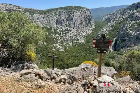 Da Oliena: Trekking nel villaggio di Tiscali