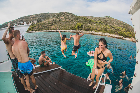 De Split: Passeio de barco pela Lagoa Azul e Ilhas com almoçoDe Split: Lagoa Azul e passeio de barco pelas ilhas com almoço