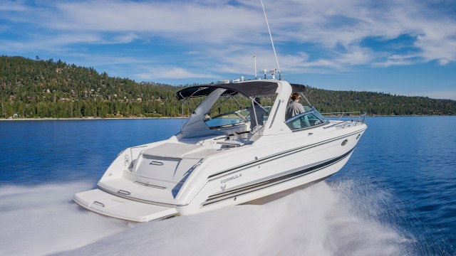 Visit Lake Tahoe Luxury 33-foot Formula sports boat with Captain in Lake Tahoe