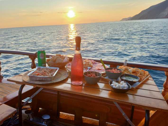 Portovenere: Rondvaart bij zonsondergang met aperitief en diner