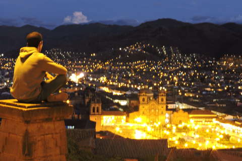 Cusco Nacht-Tour: Legenden, Geschichte und Pisco Sour + Abendessen