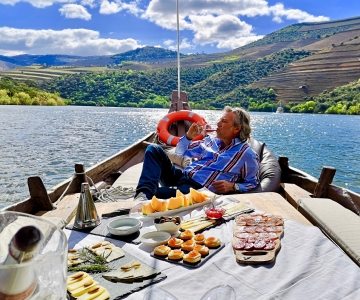 Depuis Porto : Croisière privée sur le Douro, 2 vignobles et déjeuner du chef