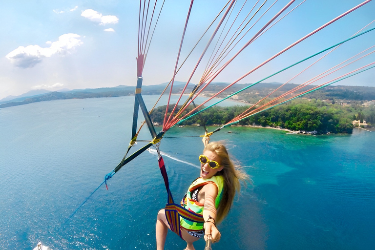 Dassia: Paquete de deportes acuáticos para 2Paquete de deportes acuáticos para 2 (Parasailing, hinchables, SUP)