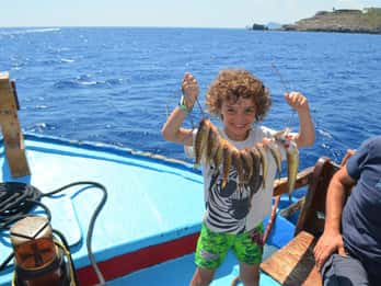 Città di Rodi: Gita in barca con pasto a base di pesce e soste per nuotare