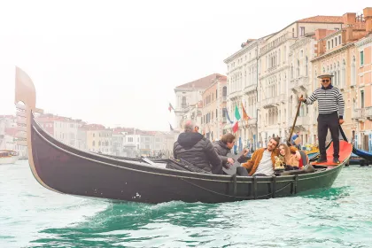 Venedig: Gruppen-Gondelfahrt mit Serenade