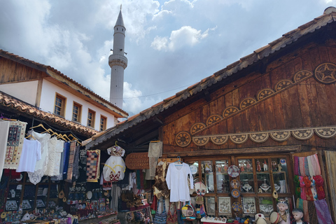 Från Tirana: Kruja City och den heliga grottan Sari Salltik dagstur från Tirana