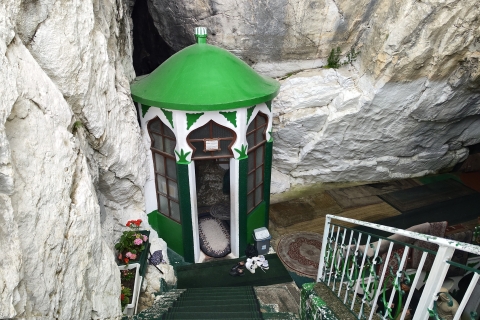 Visita a la ciudad de Kruja y a la cueva sagrada de Sari Salltik