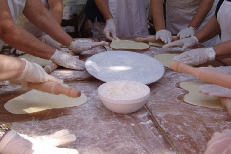 Heraklion: Cretan Cooking Lesson with Dinner in Arolithos