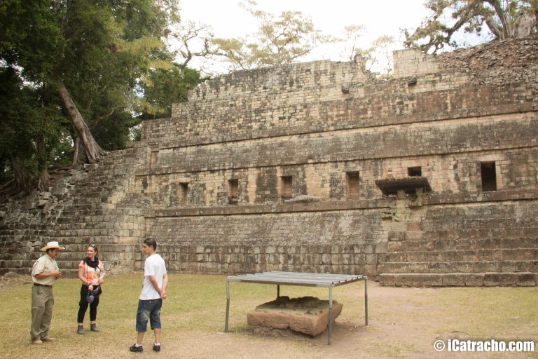 Maya-Ruinen von Copan von San Pedro Sula aus