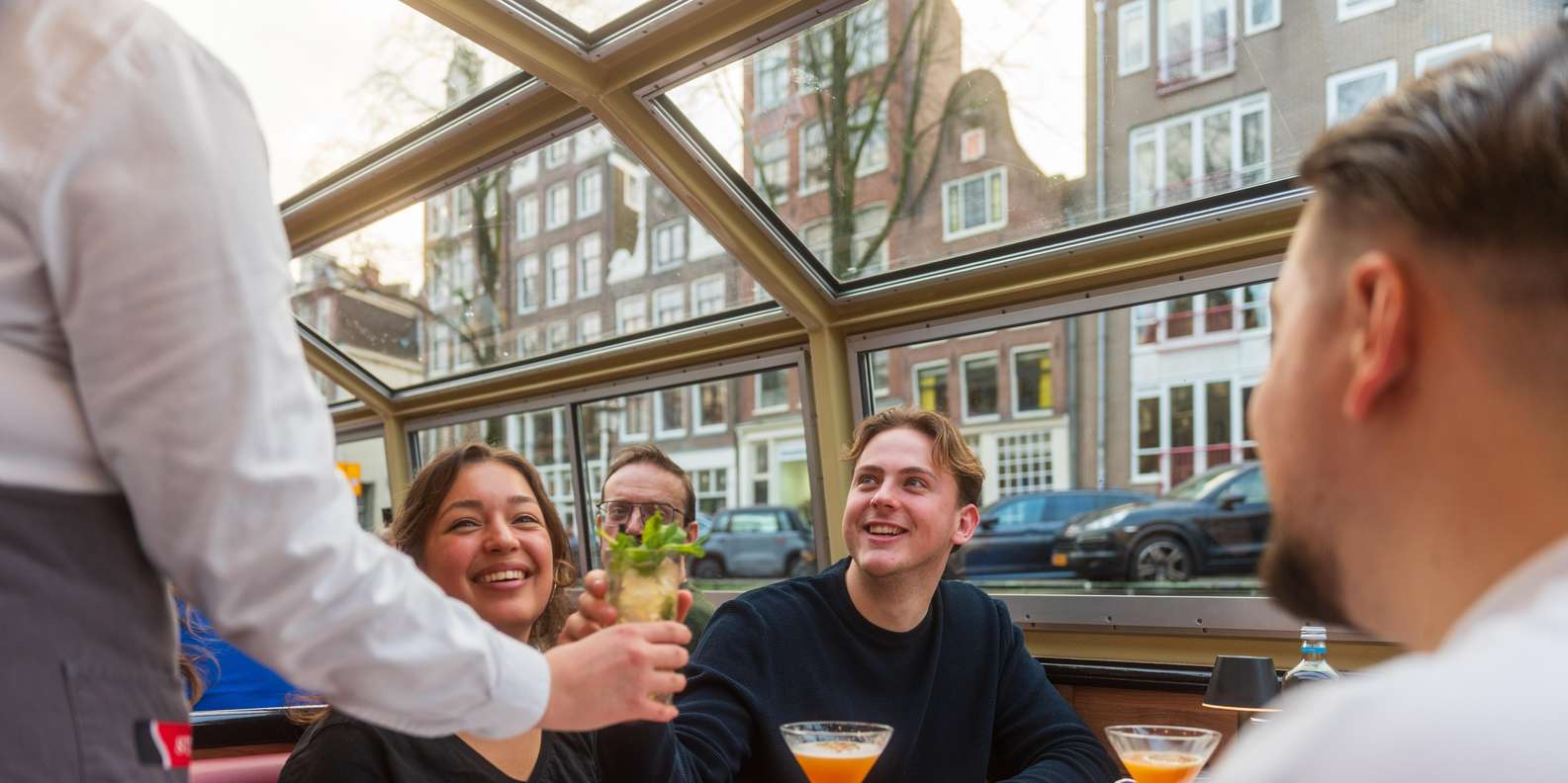 Amsterdam: Unlimited Cocktails Cruise on the Canals