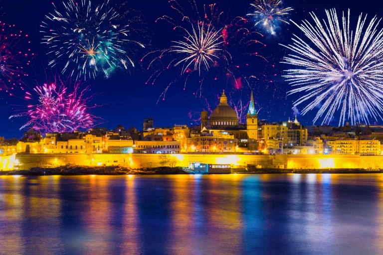 Bugibba: Festival de fuegos artificiales de Malta desde un crucero en catamarán