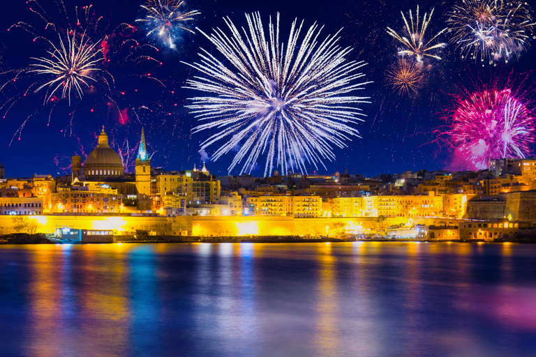 Buġibba : festival du feu d'artifice de Malte en catamaran