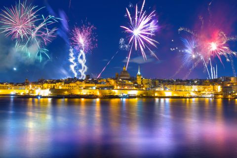 Da Buġibba o Sliema: crociera alla Valletta per il Festival dei fuochi d'artificio