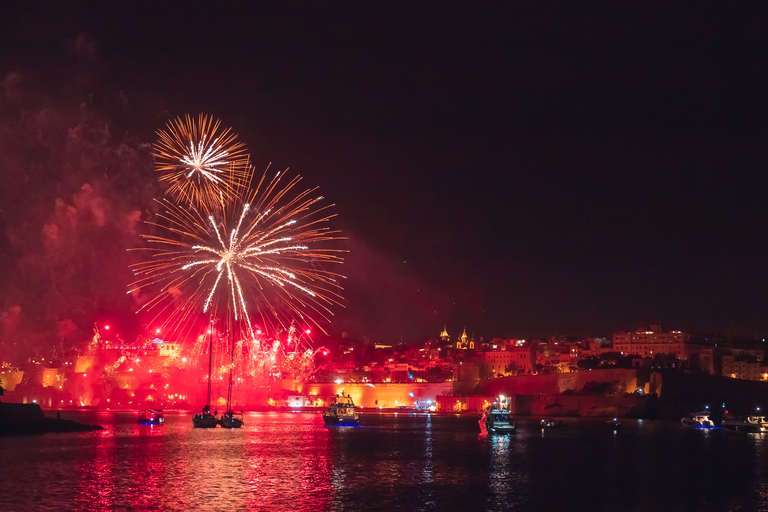 Bugibba: vuurwerkfestival Malta vanaf een catamaran