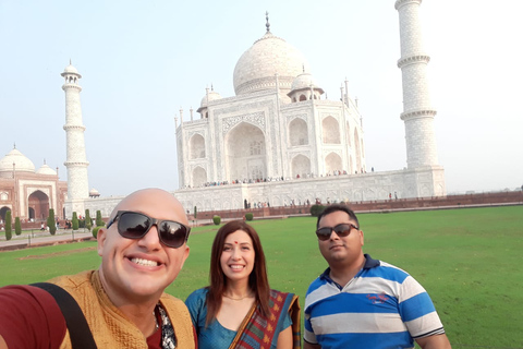 From Delhi:all inclusive Tajmahal tour by gatimaan train 2nd class train with private car and guide