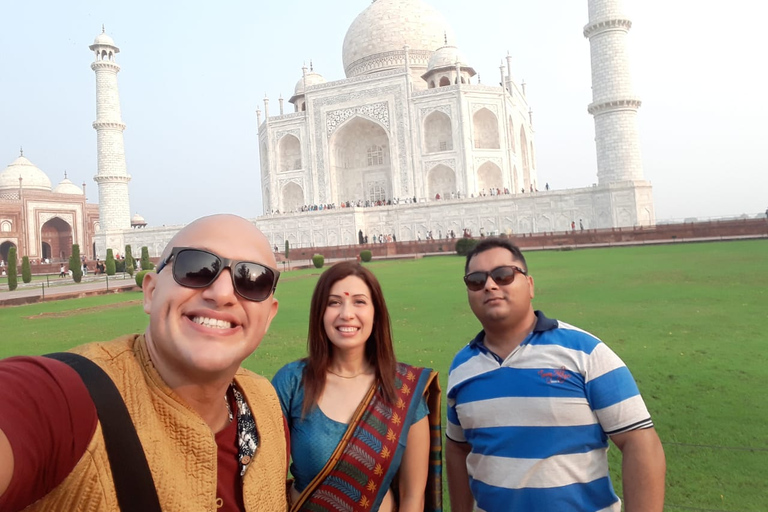 Von Delhi aus: Tajmahal-Tour mit dem Gatimaan-Zug (alles inklusive)Zug 2. Klasse mit Auto, Reiseführer, Mittagessen und Eintrittskarten für Sehenswürdigkeiten