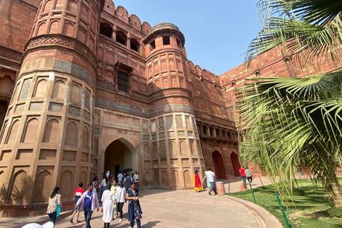 Depuis Delhi : visite du Tajmahal en train gatimaan, tout comprisTrain de 2ème classe avec voiture privée et guide