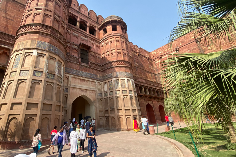 Depuis Delhi : visite du Tajmahal en train gatimaan, tout comprisTrain de 2ème classe avec voiture privée et guide